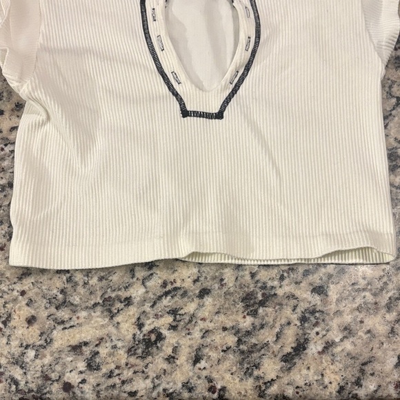 Ribbed V Neck Crop Top White and Black Size Medium - Picture 3 of 5